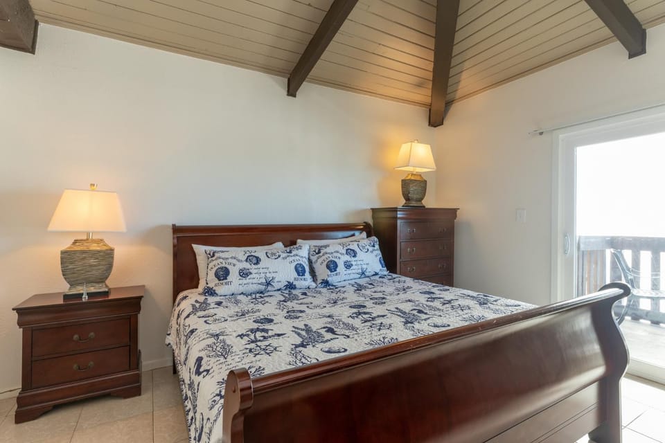 Cozy 1BR Condo Sleeps 4 with Beach Access Apartment in South Padre Island