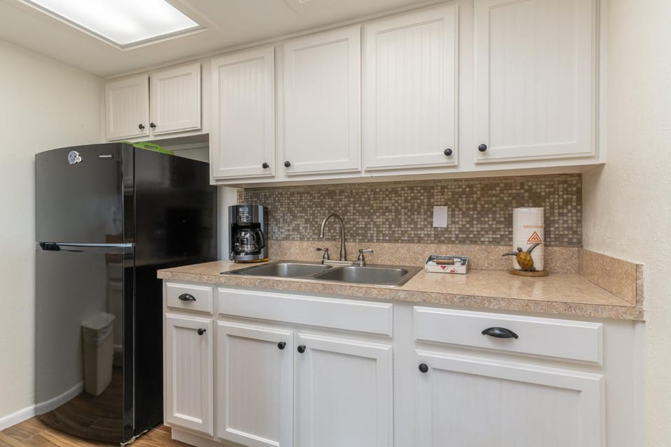 Tiki 250 - 1BR Condo Sleeps 6 Near Claytons Apartment in South Padre Island