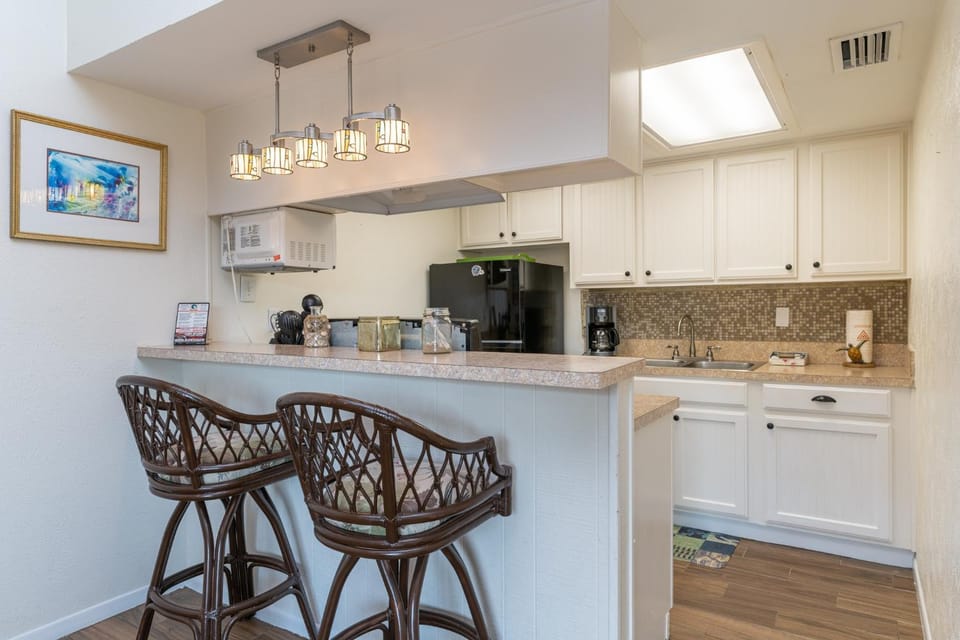 Tiki 250 - 1BR Condo Sleeps 6 Near Claytons Apartment in South Padre Island