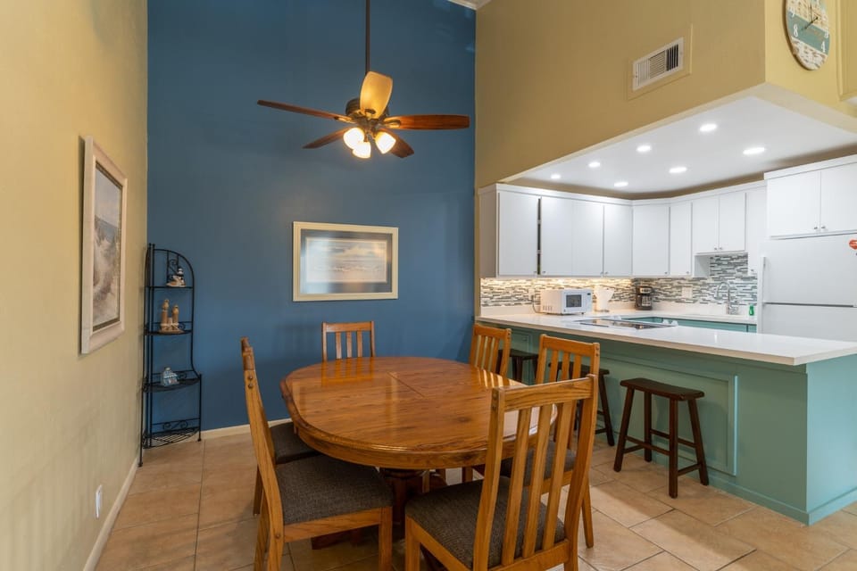 Tiki 246 - Beautiful Ocean View 2BR Beach Condo Apartment in South Padre Island