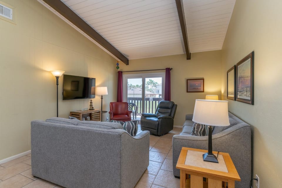 Tiki 246 - Beautiful Ocean View 2BR Beach Condo Apartment in South Padre Island