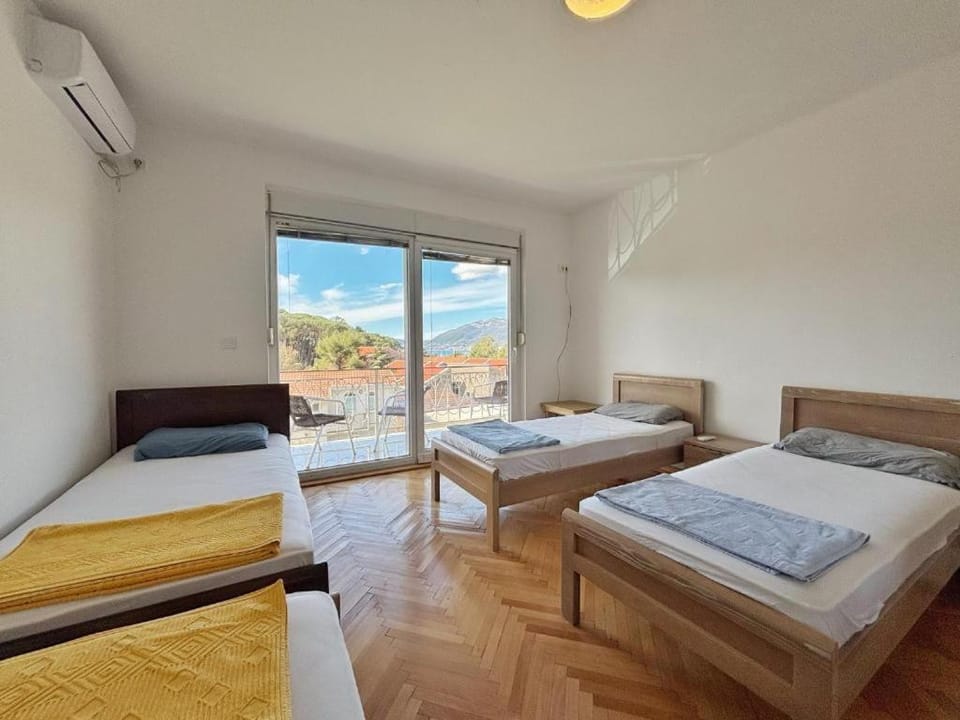 Vega's Hostel in Kotor Municipality
