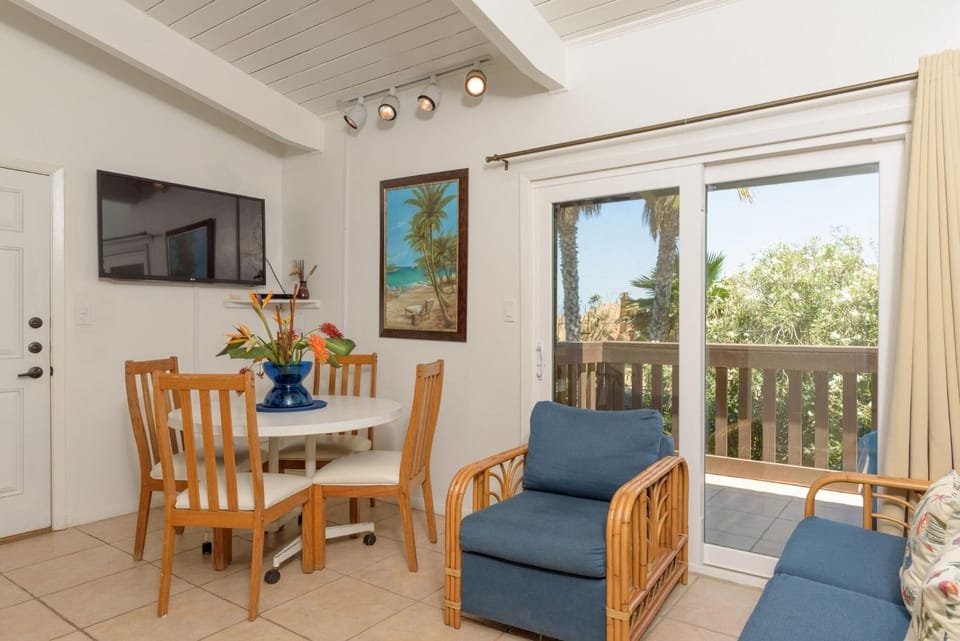 Tiki 208 - 1BR Condo With Balcony and Smart TV Apartment in South Padre Island