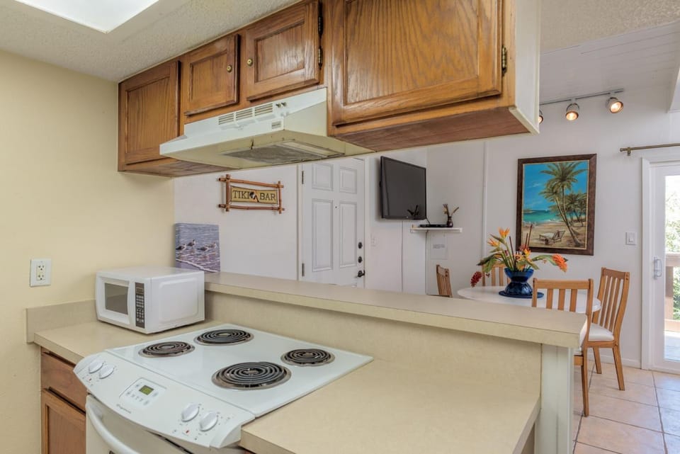 Tiki 208 - 1BR Condo With Balcony and Smart TV Apartment in South Padre Island