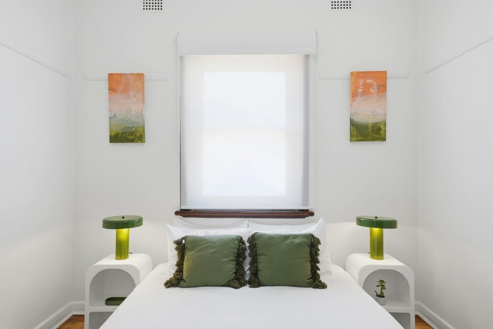 Belle Escapes - Beauty at the Papilio Apartment in Moseley Street