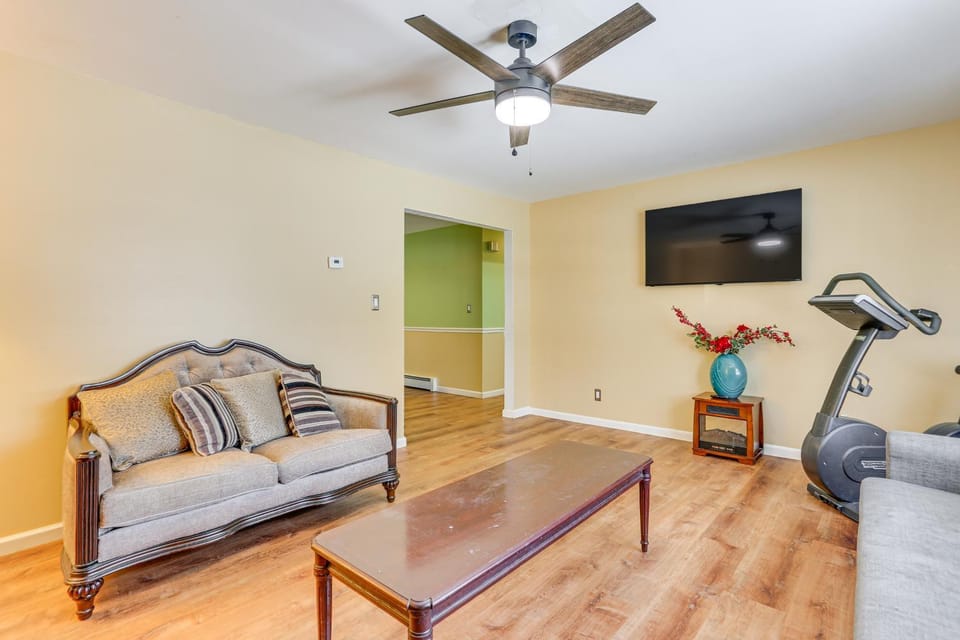 Pet Friendly & WFH Ready! Quiet Hudson Valley Apt Apartment in Hudson Valley