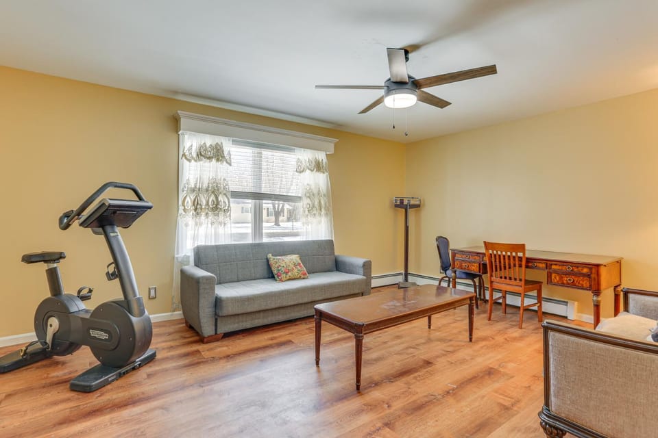 Pet Friendly & WFH Ready! Quiet Hudson Valley Apt Apartment in Hudson Valley