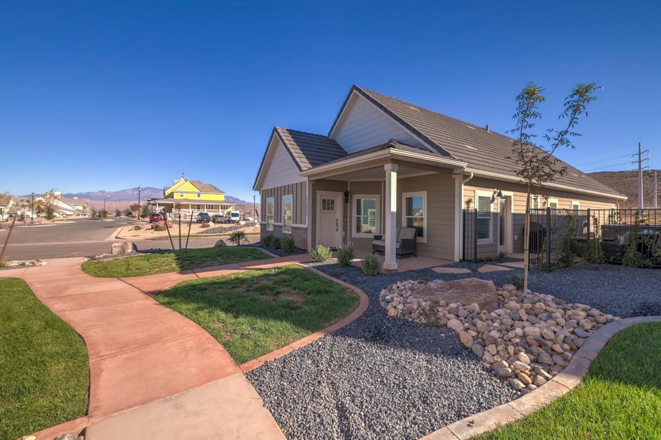 The Bison - New Cottage with Resort style pool and minigolf House in Washington