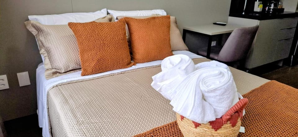 Bedroom, towels