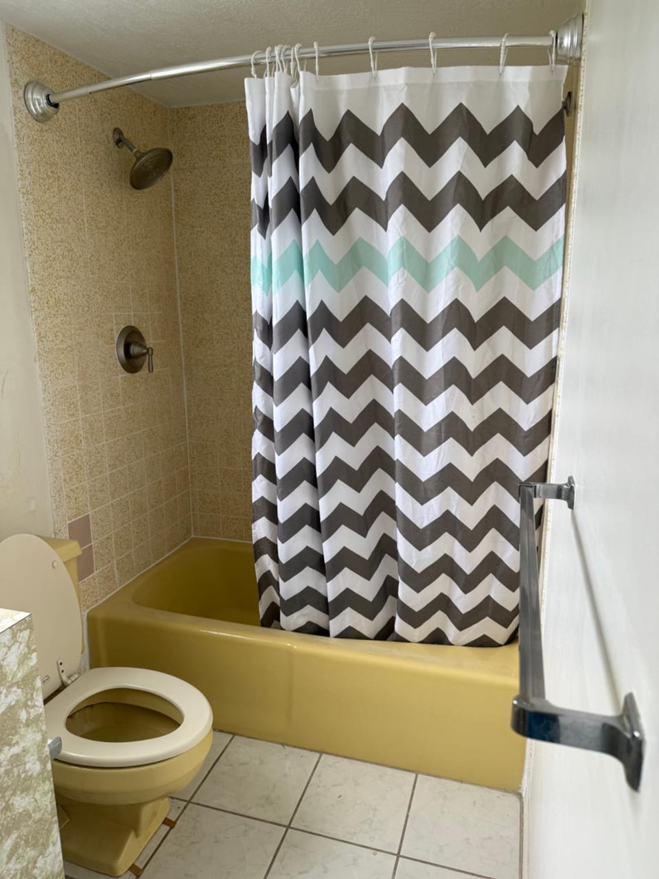 Master Bedroom With Private Bathroom And Private Entrance House in Largo