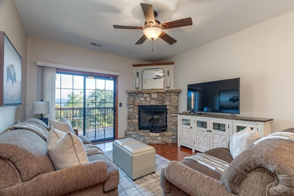 2BR Village At Indian Point 1202 near SDC-Free Tickets Daily up to $500 House in Indian Point