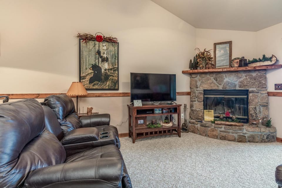 2BR Village At Indian Point 611 near SDC-Free Tickets Daily up to $500 House in Indian Point