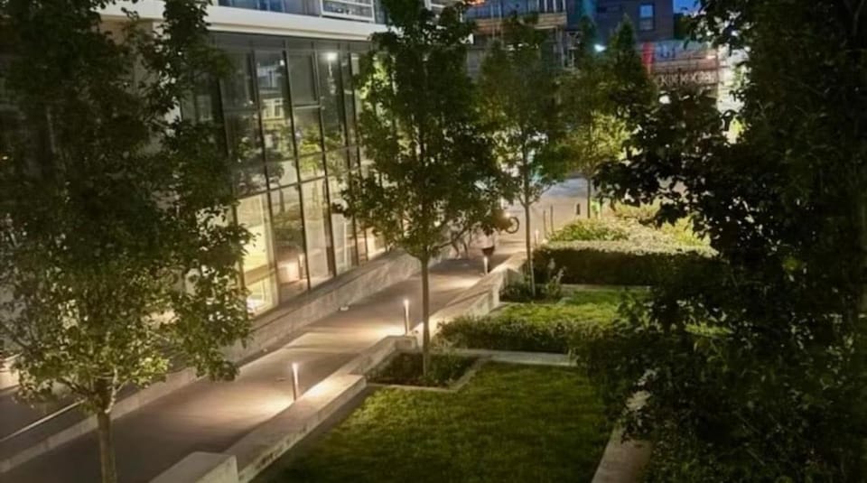 Luxury 2-Bed Apartment Near Canary Wharf Apartment in London