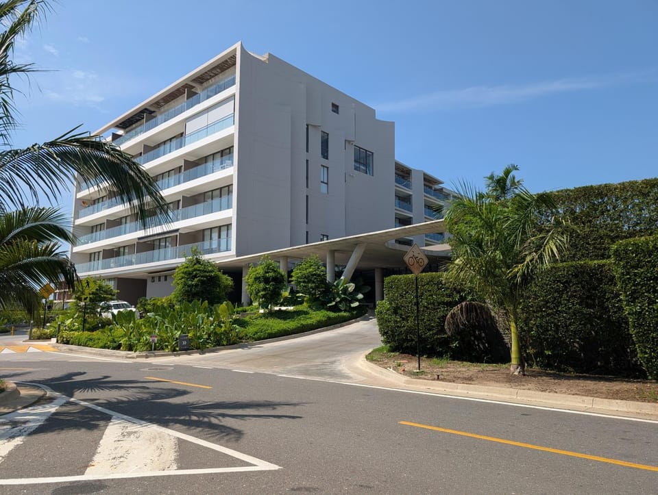 Property building, Facade/entrance, Day