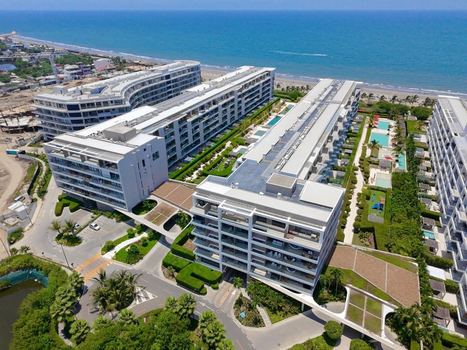 Property building, Day, Natural landscape, Bird's eye view, Beach, Pool view, Sea view, Street view, Swimming pool, Location
