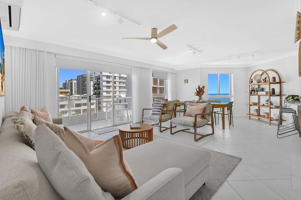 Palm Beachview Luxe Steps to beach & Talle creek Apartment in Palm Beach