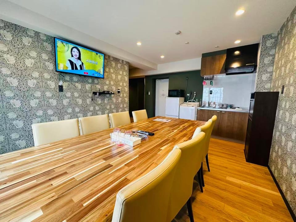 TV and multimedia, Living room, Seating area, Dining area