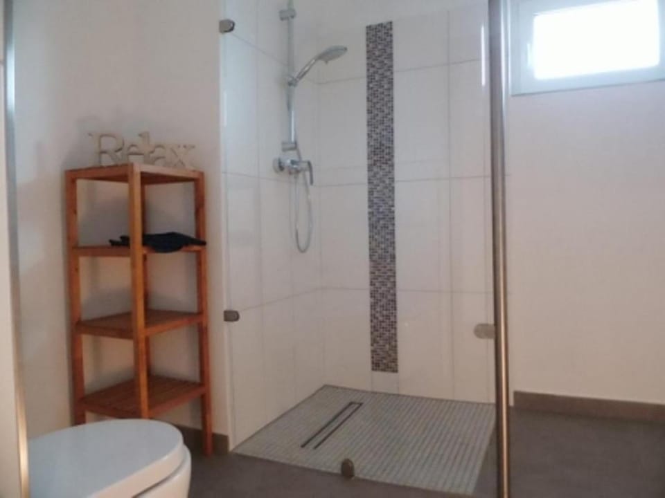 Shower, Day