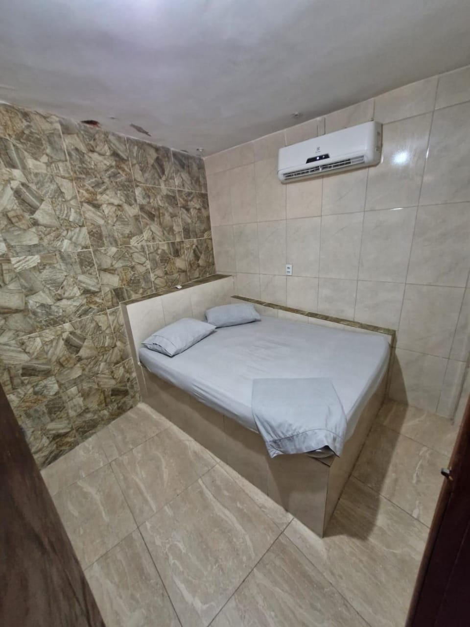 Property building, Facade/entrance, Bedroom