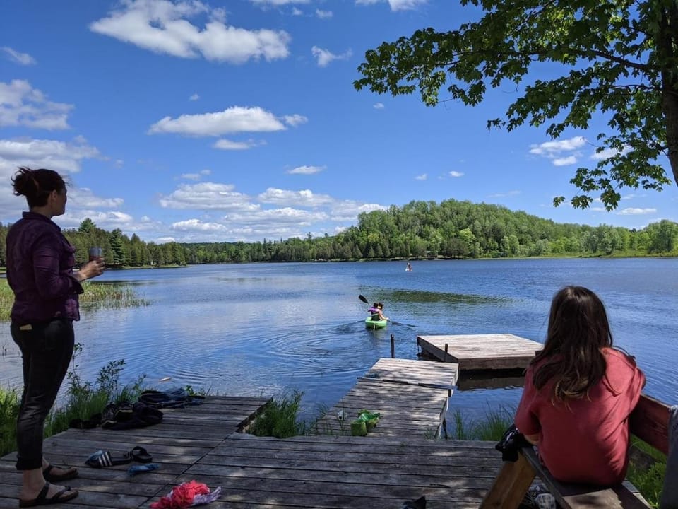 Millers Lake Cottage and SAUNA Villa in North Frontenac