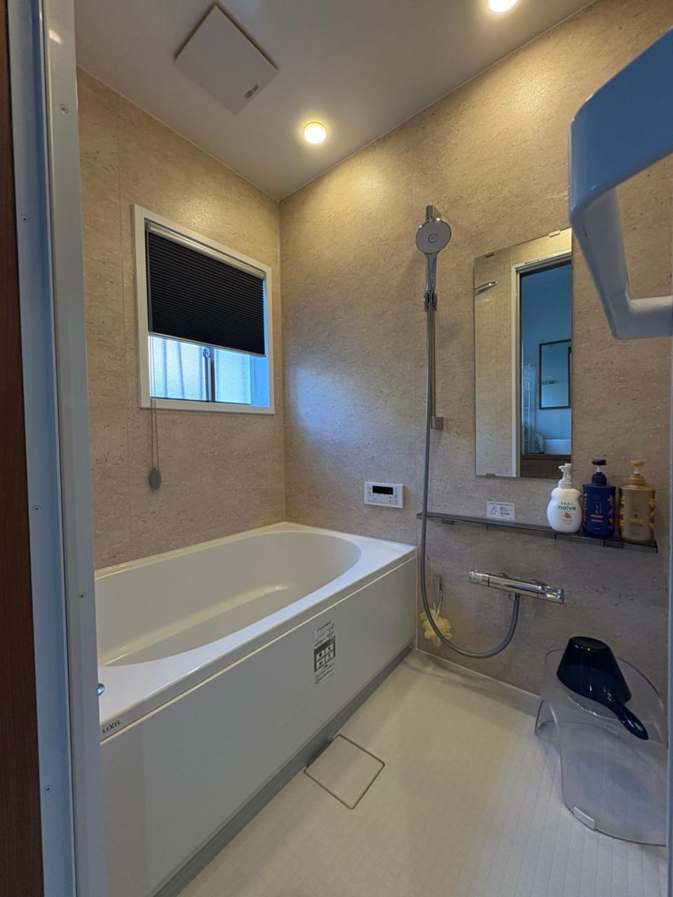 Shower, Hot Tub, Bathroom, Bath, towels