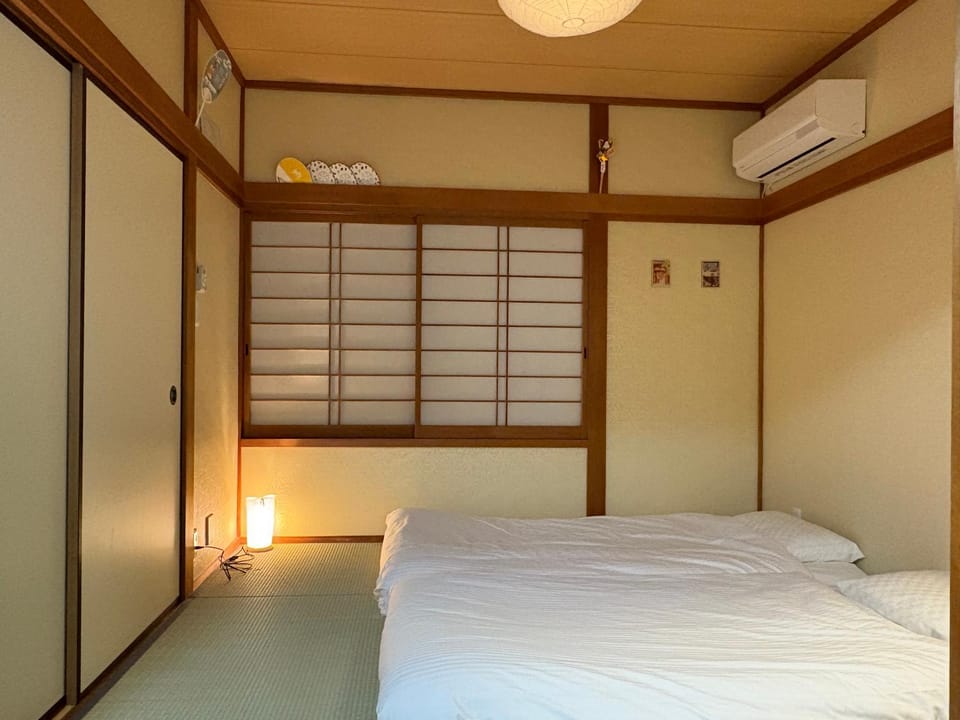Bed, Photo of the whole room, Bedroom, air conditioner