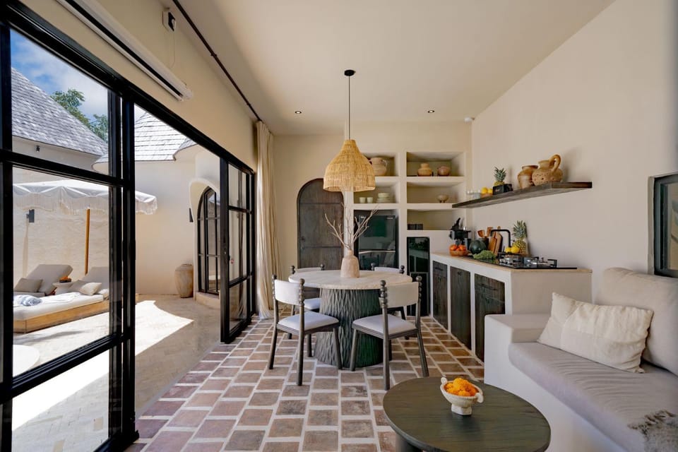 Kitchen or kitchenette, Living room, Seating area, Dining area