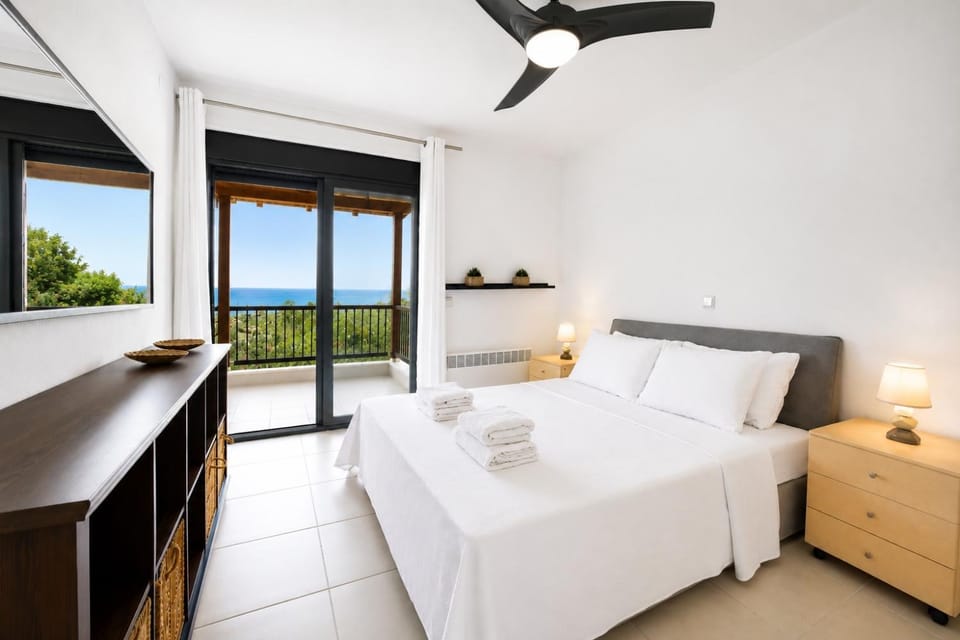Iconic Olea Villa Pefkohori with Pool & Beach Villa in Halkidiki
