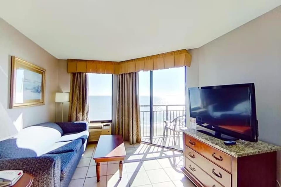 View (from property/room), Balcony/Terrace, Living room