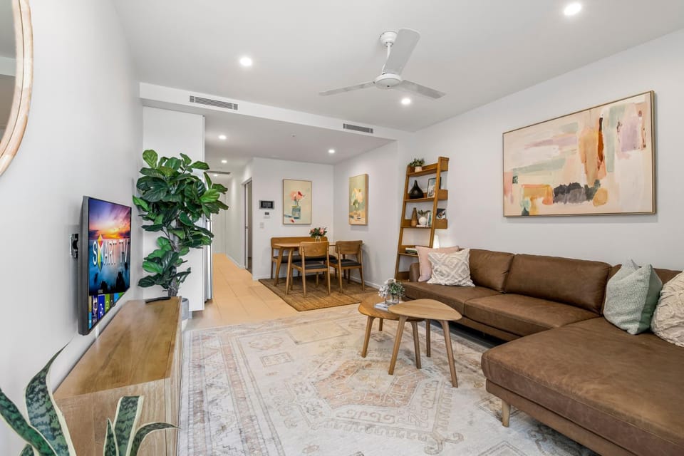 TV and multimedia, Seating area, Dining area