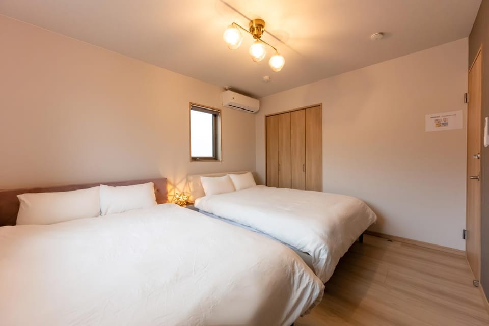 Bed, Bedroom, air conditioner