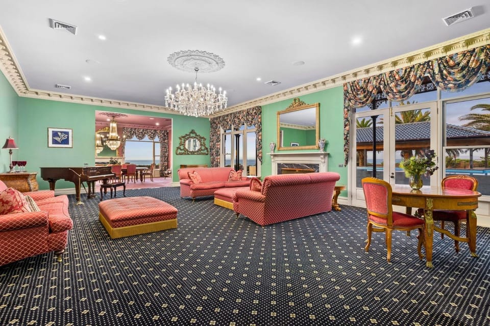 Living room, Seating area