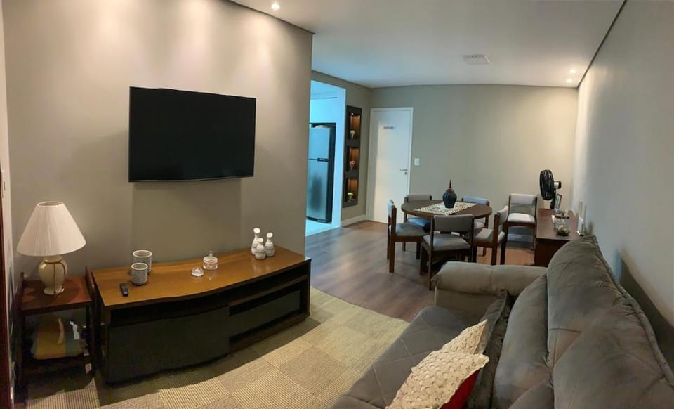 Apê 306 Reformado, central, com garagem, faça tudo à pé Apartment in Águas de Lindóia