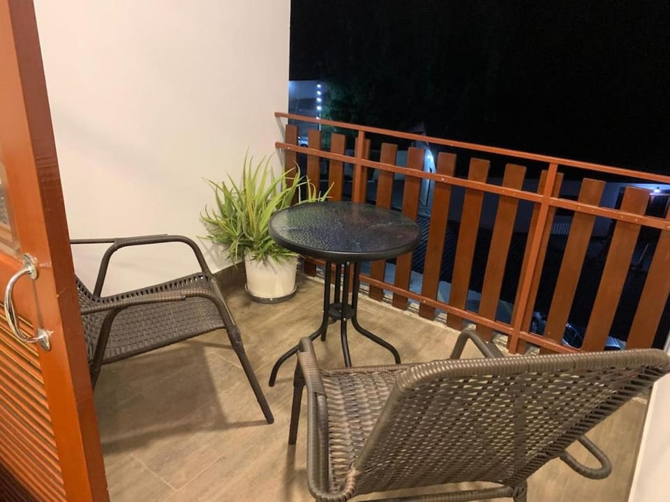Apê 306 Reformado, central, com garagem, faça tudo à pé Apartment in Águas de Lindóia