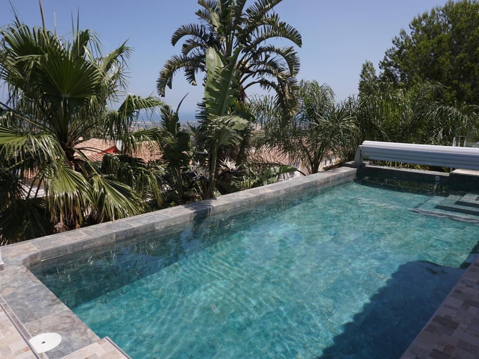 Acogedor estudio con terraza y piscina privada en Rafol d'Almunia - ES-373-65 Apartment in Marina Alta