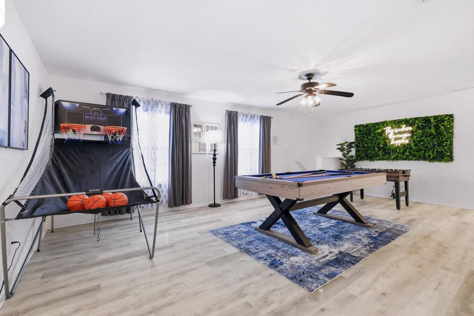 Nr Sea World Hot Tub Game Room Yard Swing Set BBQ House in San Antonio