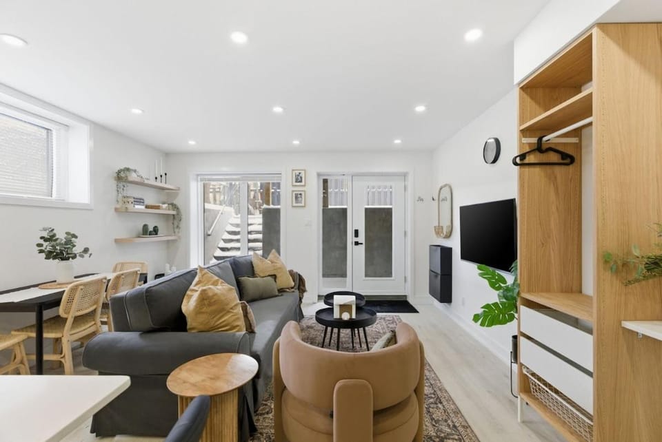 New Modern 1BR Basement Near Downtown FREE Parking Apartment in Gatineau