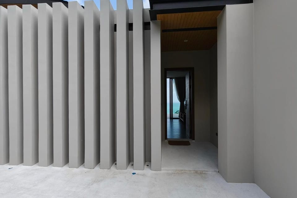 Property building, Facade/entrance, Day
