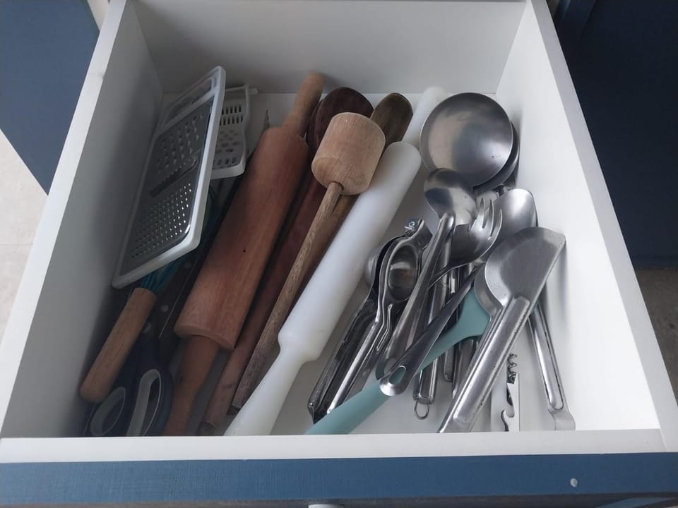 locker, kitchen