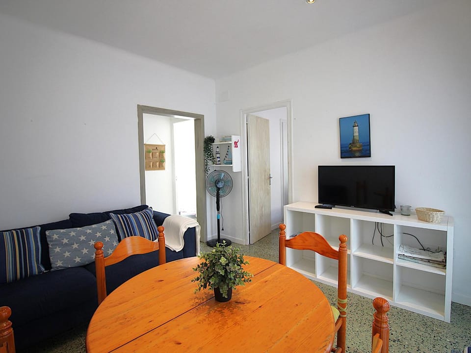Apartamento PB 4 pers con Terraza y Aparcamiento Cerca Playa - ES-228-209 Apartment in Alt Empordà