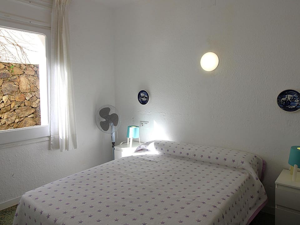 Apartamento PB 4 pers con Terraza y Aparcamiento Cerca Playa - ES-228-209 Apartment in Alt Empordà