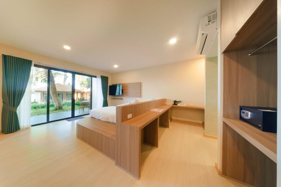 Samed Amoris Resort & Pool Villas Resort in Phe