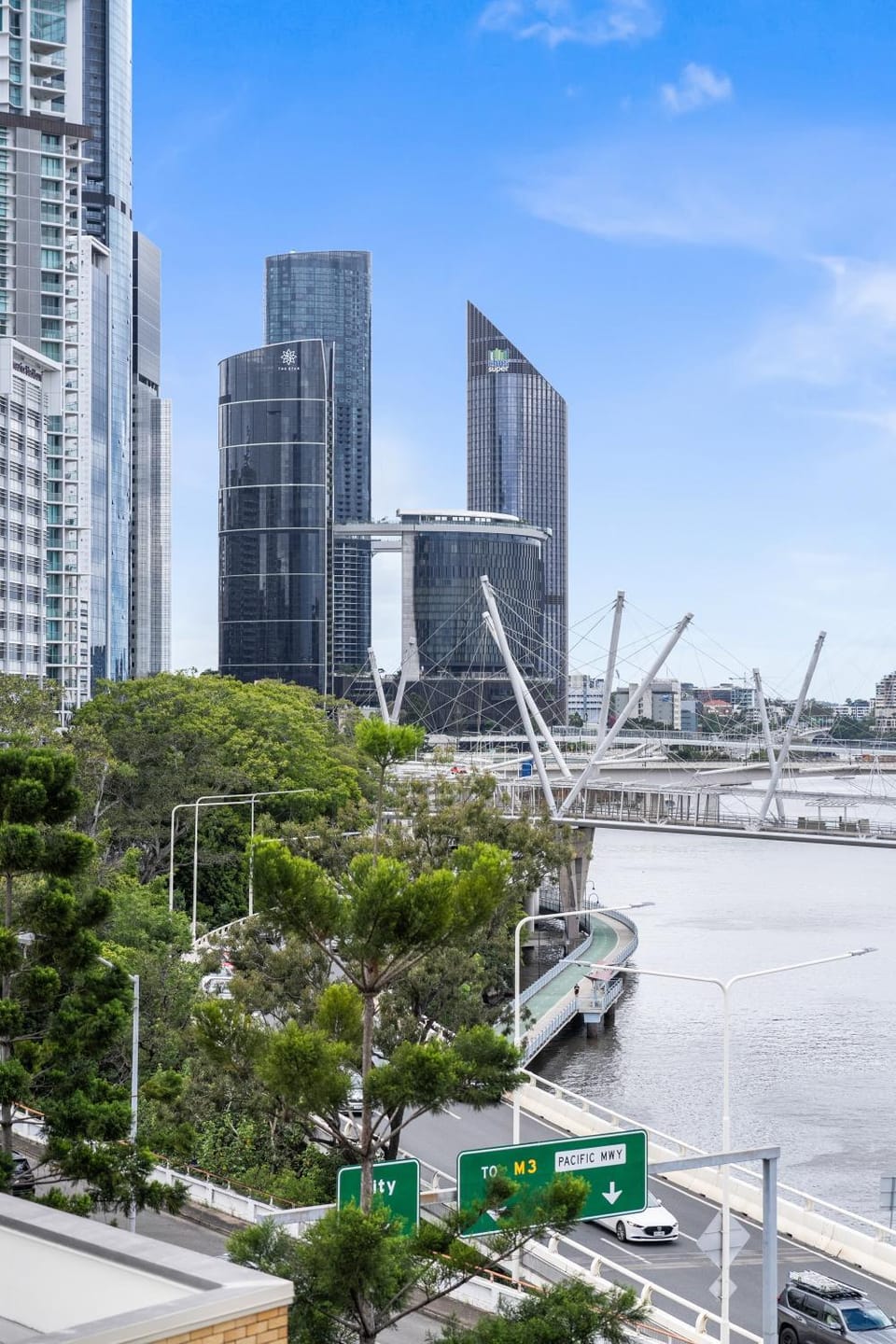 Bright Inner-City Stay Near River View Apartment in Brisbane City