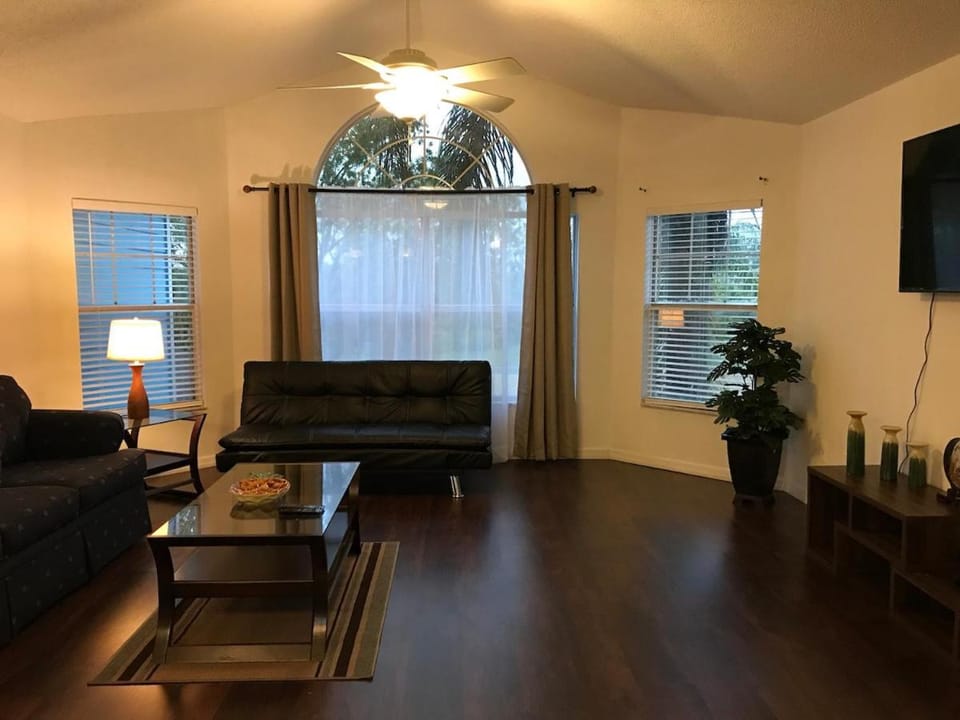 10min to Disney parks new condo free wifi & pool House in Osceola County