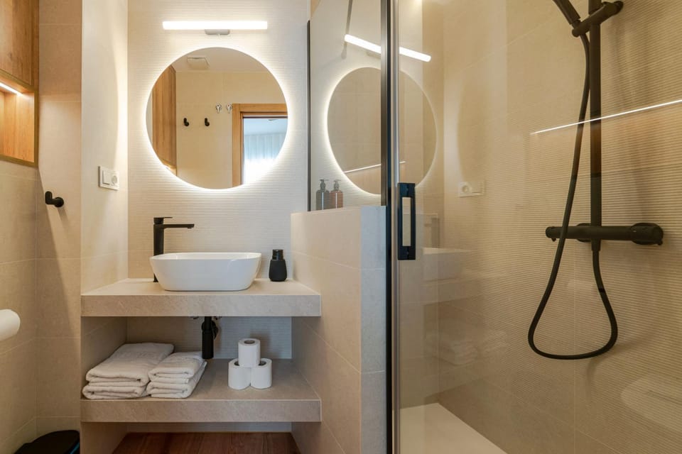 Shower, Bathroom, towels