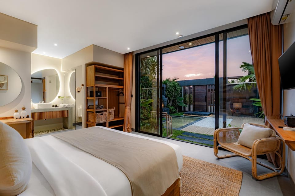 Bed, TV and multimedia, View (from property/room), Bedroom, wardrobe