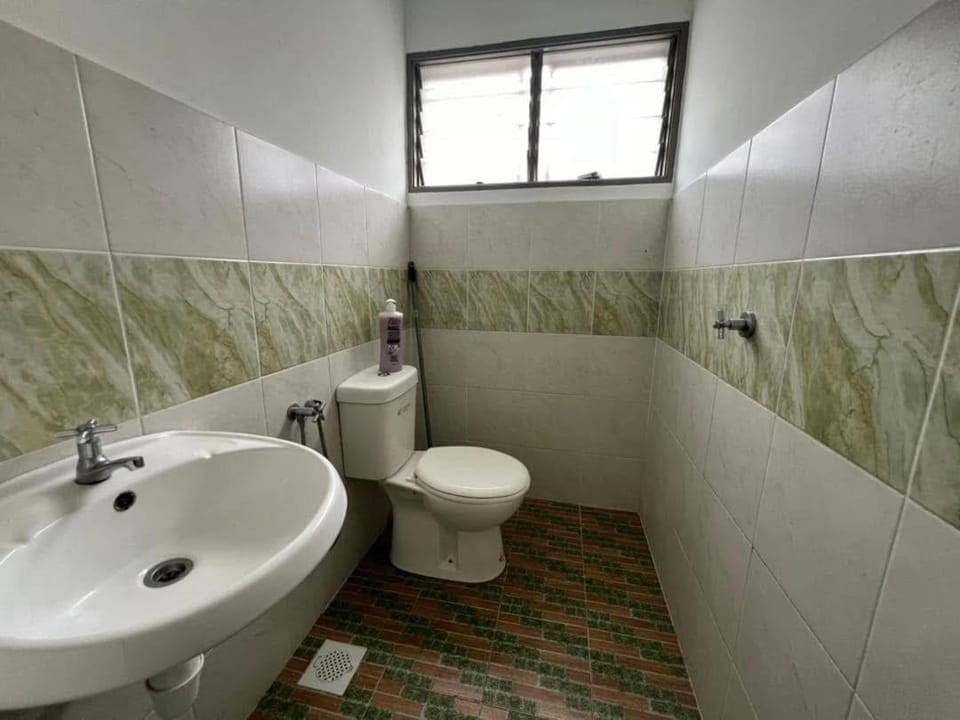 LAMAN SUZY Seri Iskandar House in Perak Tengah District