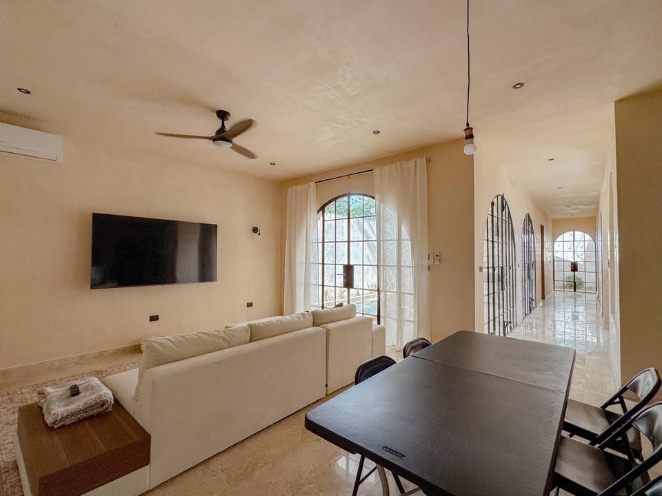 Communal lounge/ TV room, TV and multimedia, Living room, Dining area