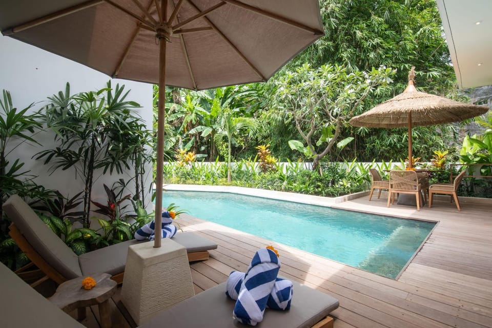 Patio, Day, Garden, Garden view, Swimming pool, sunbed