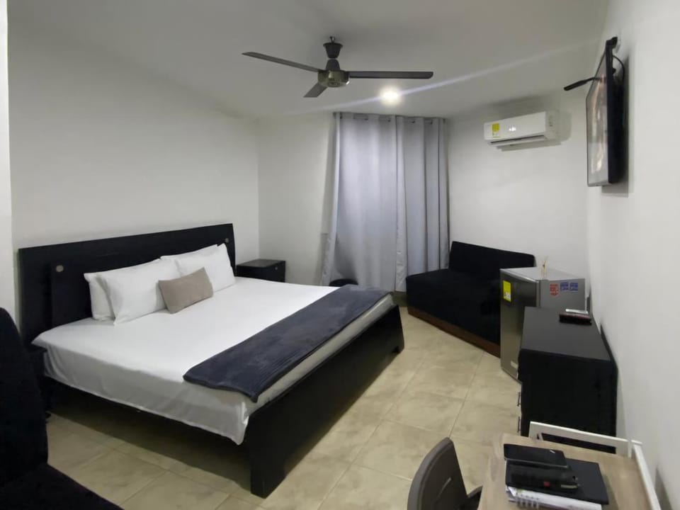 Bed, Photo of the whole room, Bedroom, air conditioner